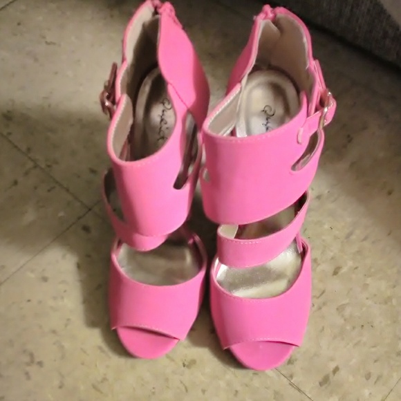 Pink heels - Picture 6 of 8